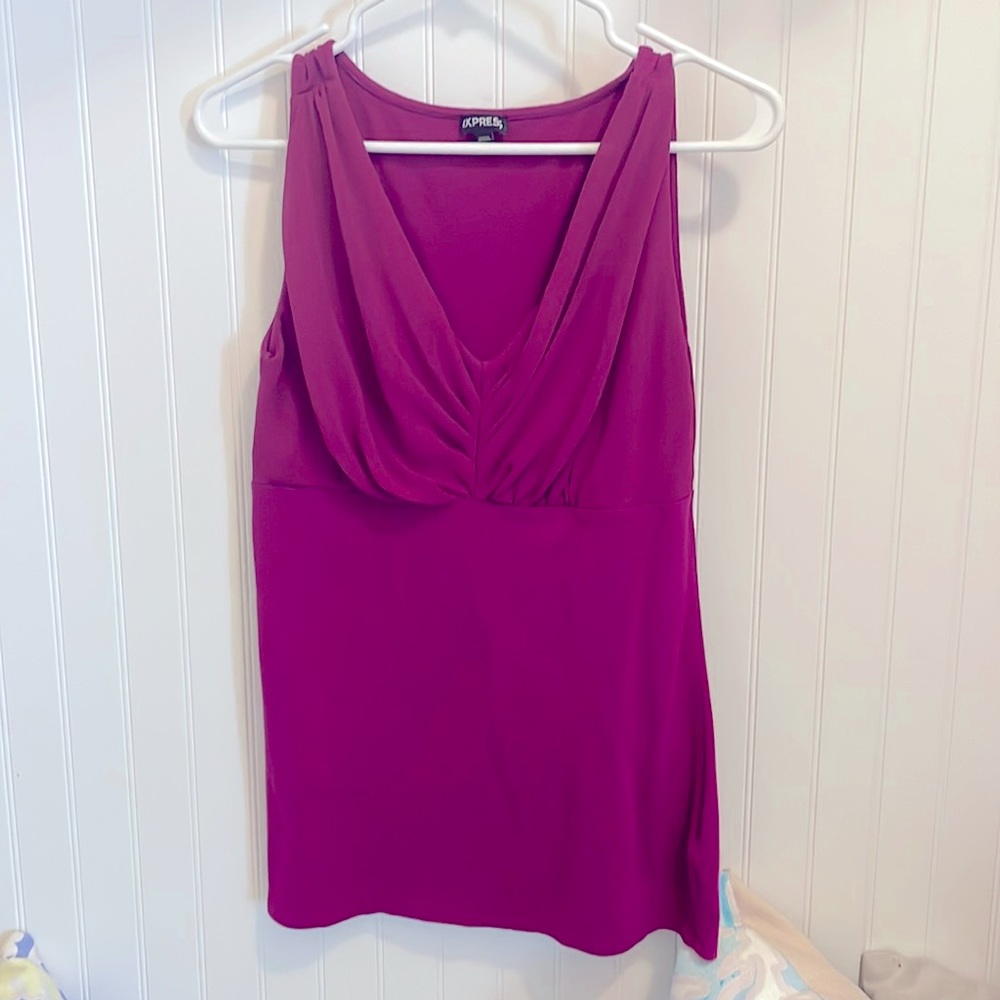 Express sleeveless blouse, size M